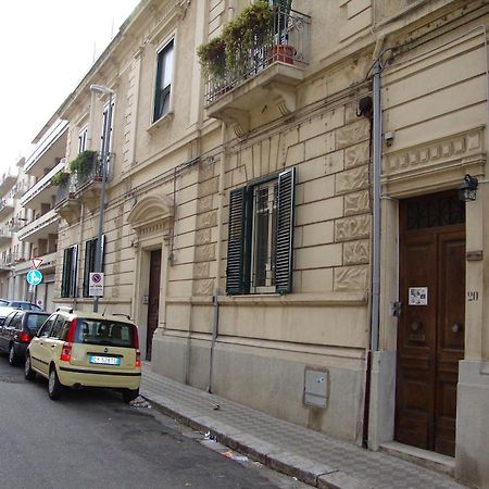 La Maison Des Livres Bed & Breakfast Reggio Calabria Exterior photo