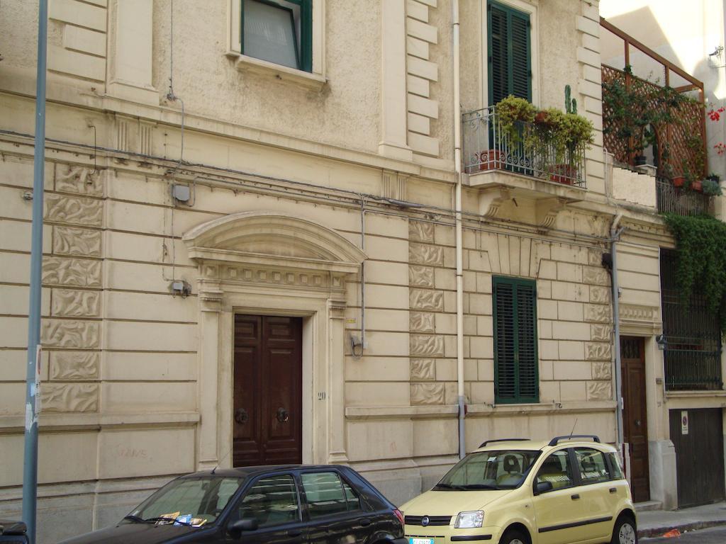 La Maison Des Livres Bed & Breakfast Reggio Calabria Exterior photo