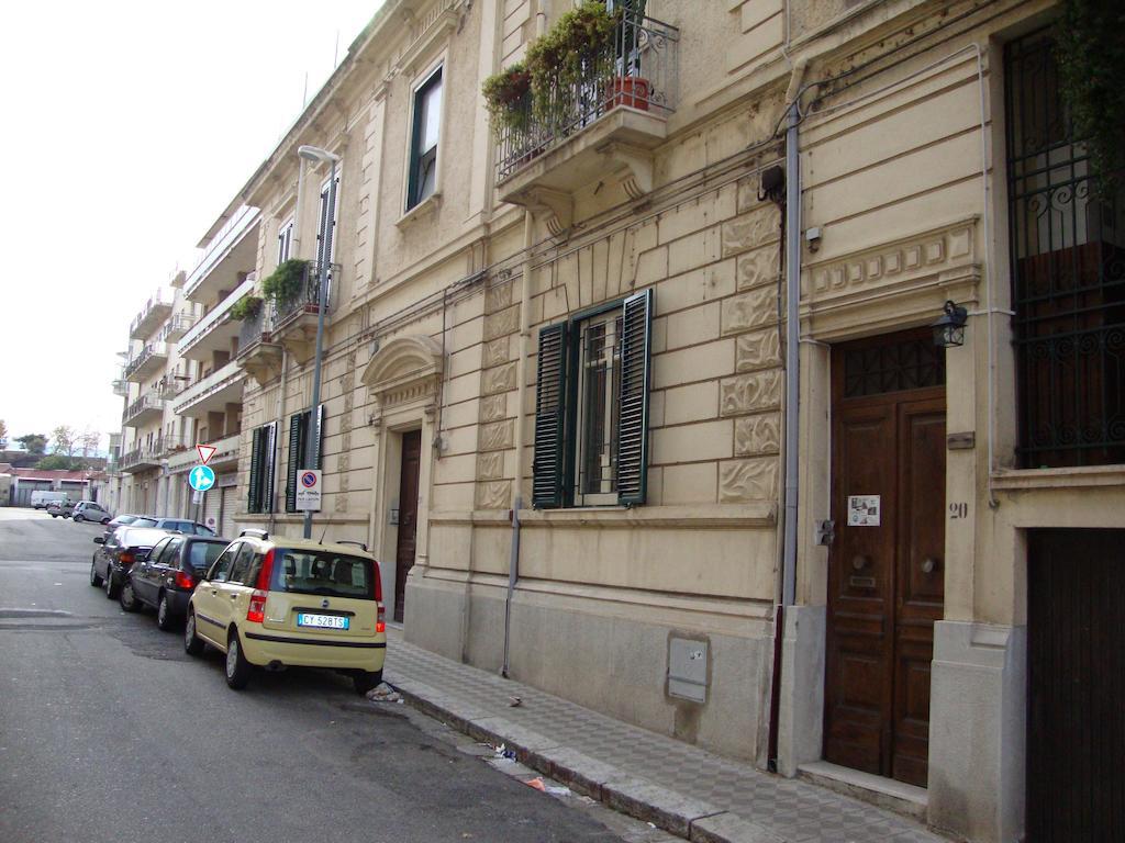 La Maison Des Livres Bed & Breakfast Reggio Calabria Exterior photo