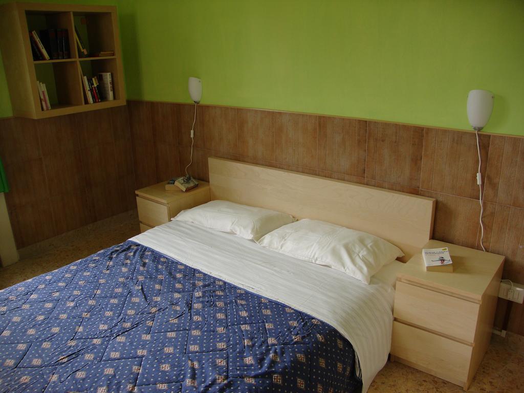 La Maison Des Livres Bed & Breakfast Reggio Calabria Room photo